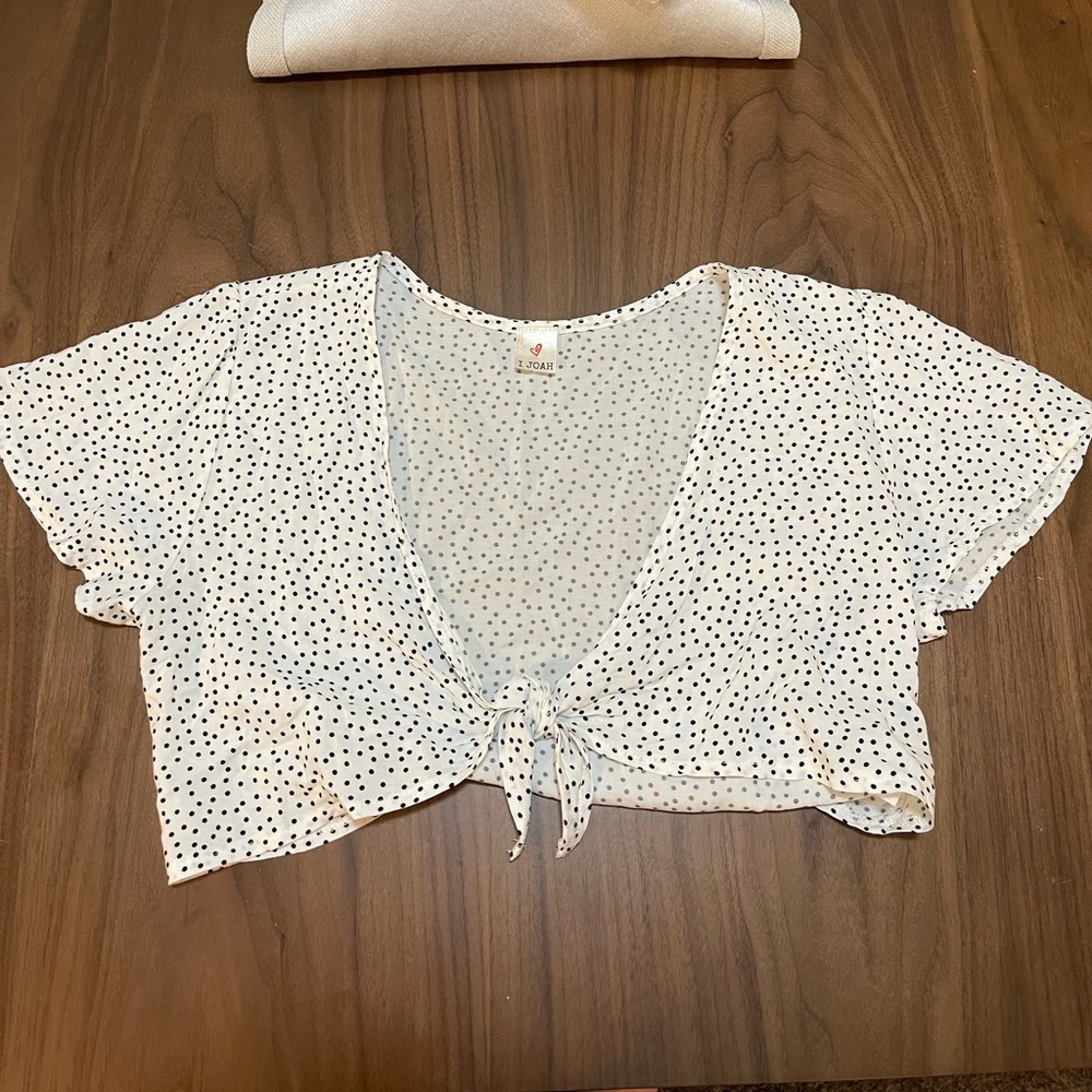 Cropped shirt with black polka dots, Size XS-S, brand new, from local boutique